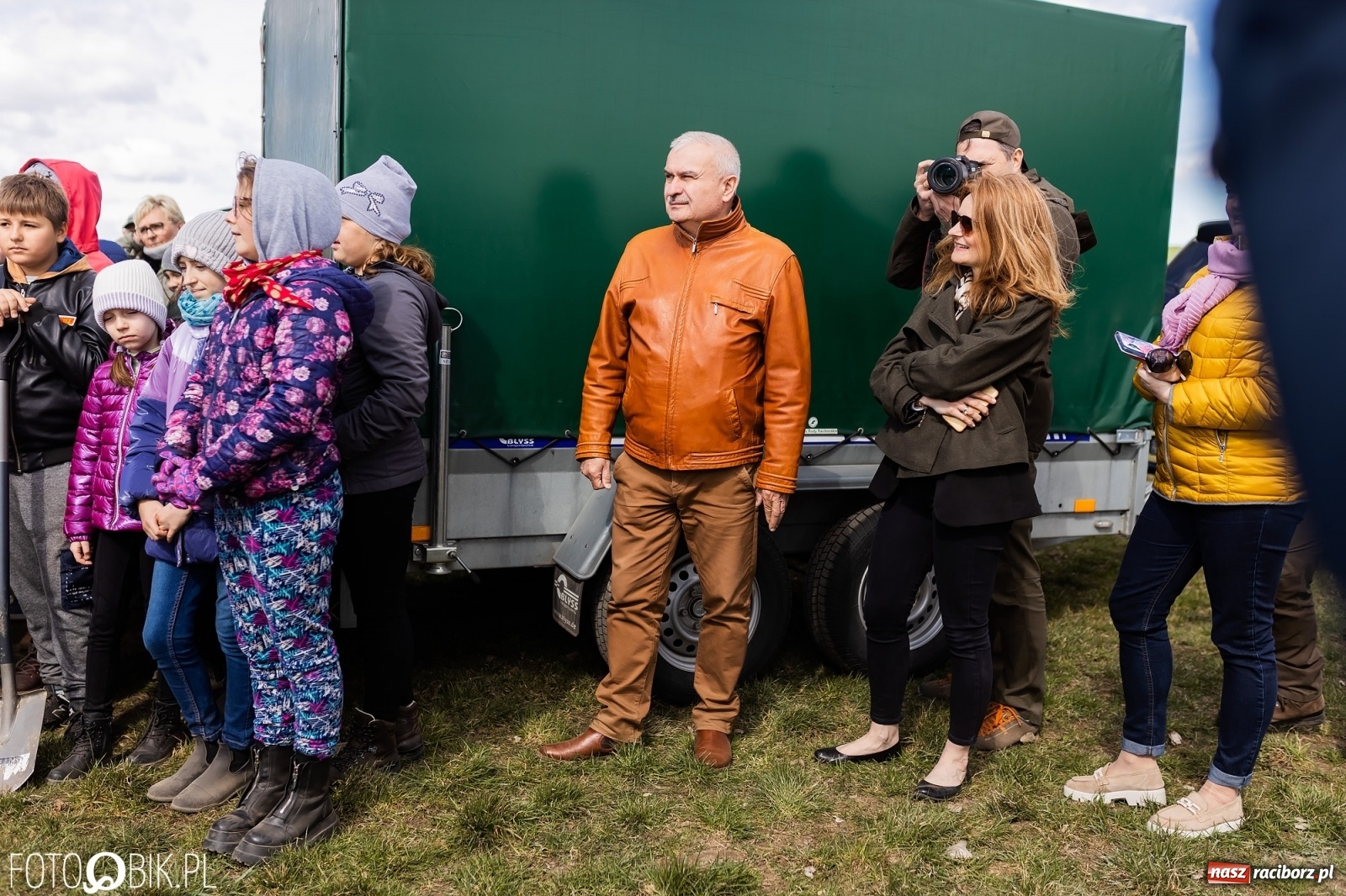 Zdjęcie w galerii na portalu naszraciborz.pl: Oaza zamiast wysypiska. Wiosenne sadzenie drzewek w Krowiarkach [FOTO i WIDEO] wiadomości z regionu