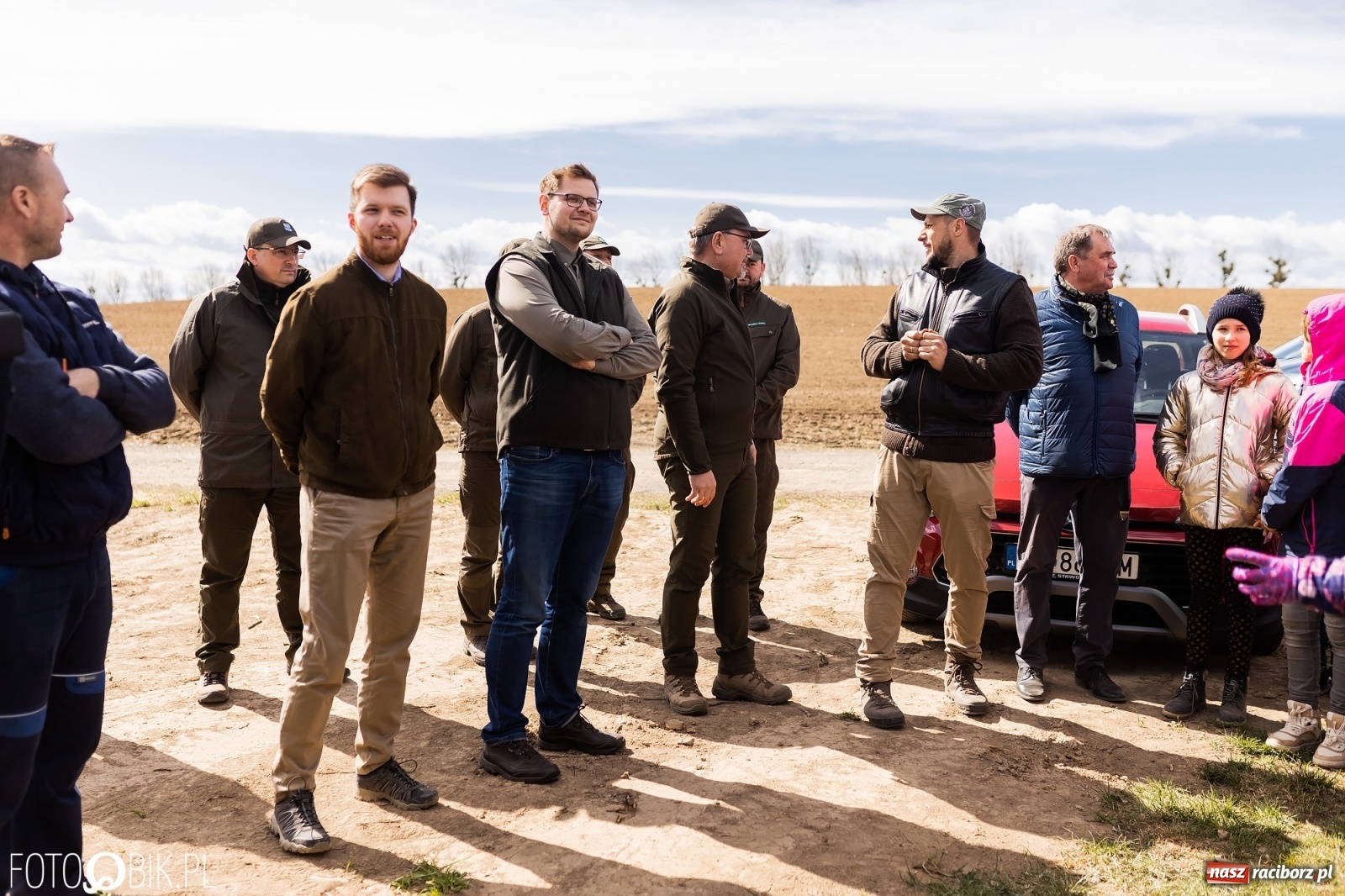 Zdjęcie w galerii na portalu naszraciborz.pl: Oaza zamiast wysypiska. Wiosenne sadzenie drzewek w Krowiarkach [FOTO i WIDEO] wiadomości z regionu