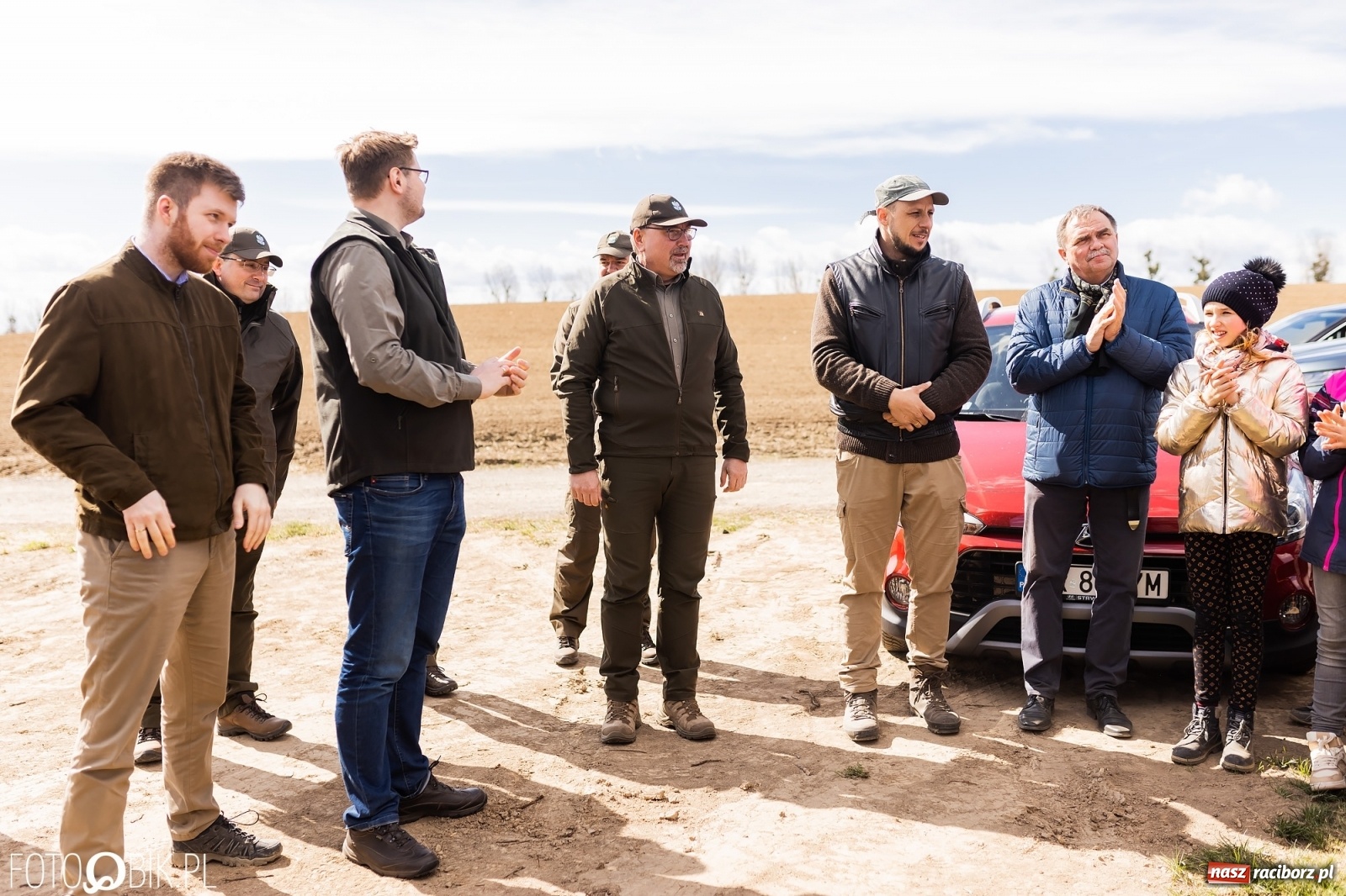 Zdjęcie w galerii na portalu naszraciborz.pl: Oaza zamiast wysypiska. Wiosenne sadzenie drzewek w Krowiarkach [FOTO i WIDEO] wiadomości z regionu