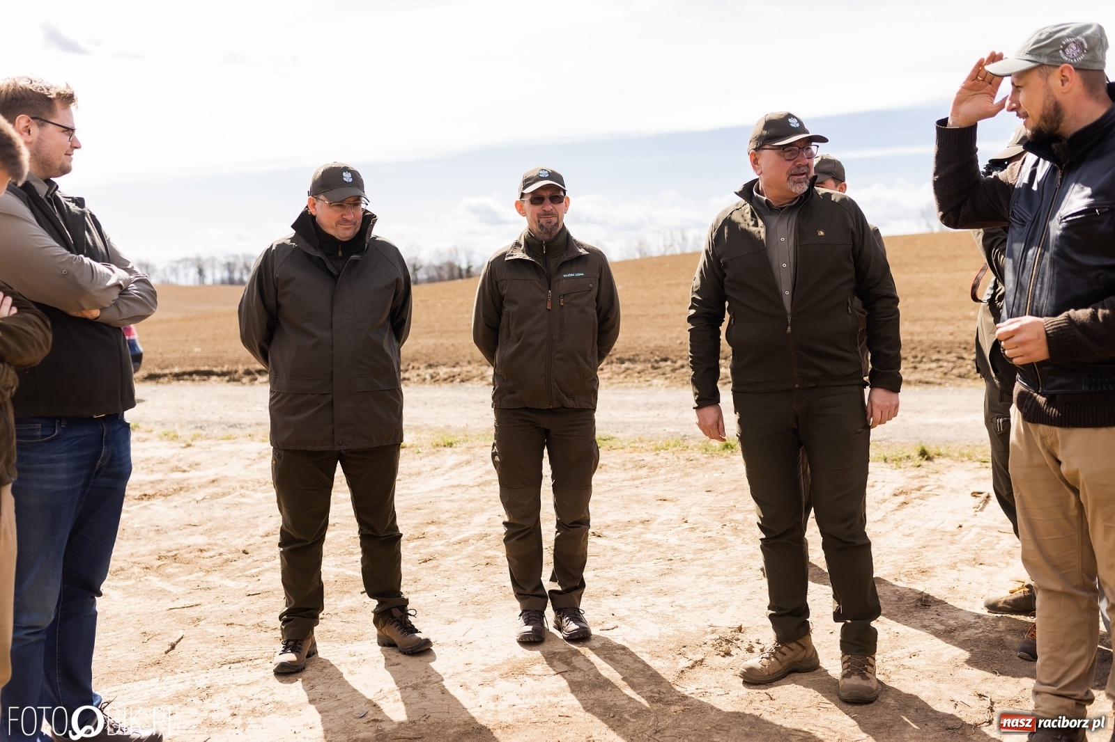 Zdjęcie w galerii na portalu naszraciborz.pl: Oaza zamiast wysypiska. Wiosenne sadzenie drzewek w Krowiarkach [FOTO i WIDEO] wiadomości z regionu