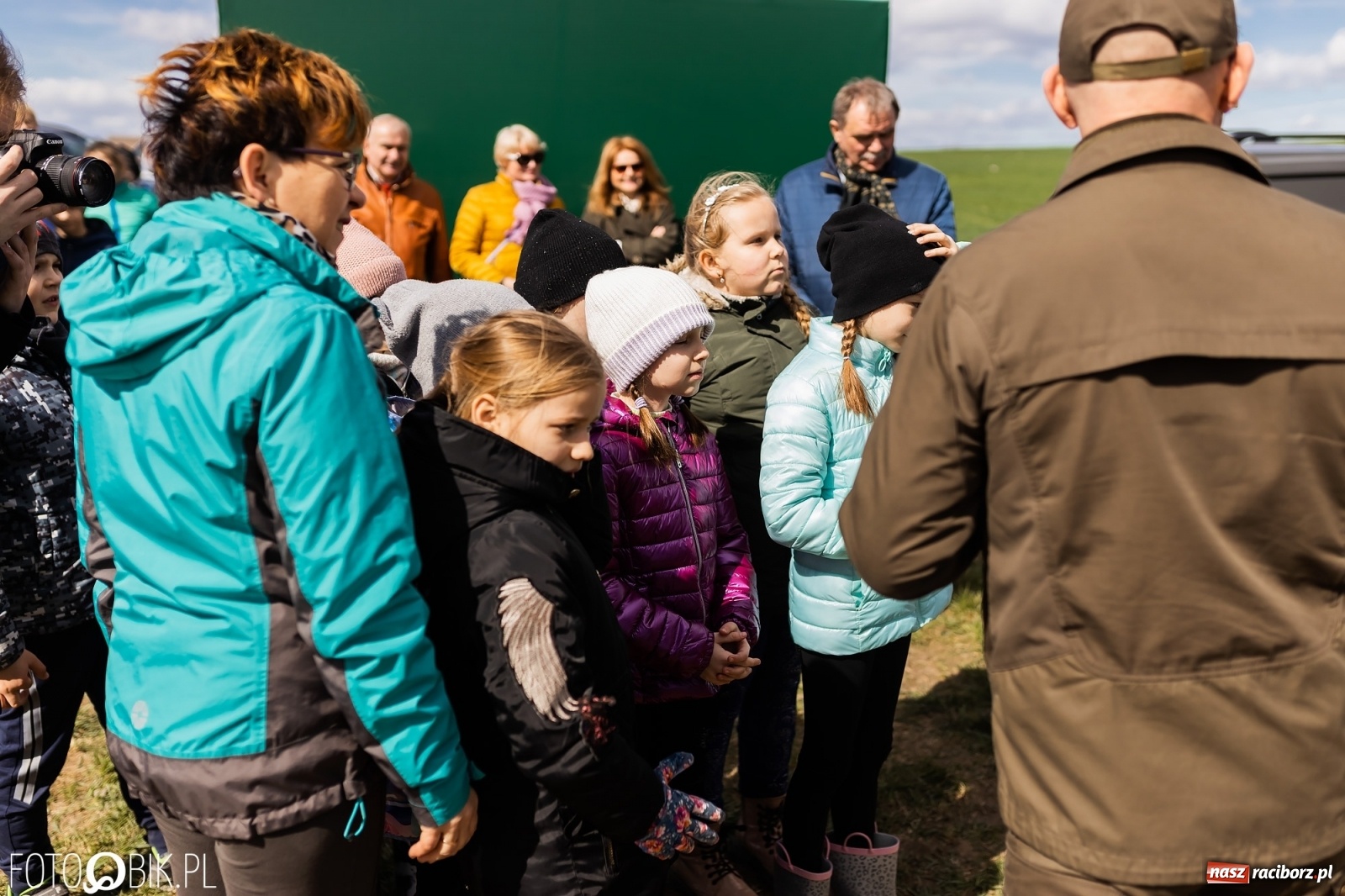 Zdjęcie w galerii na portalu naszraciborz.pl: Oaza zamiast wysypiska. Wiosenne sadzenie drzewek w Krowiarkach [FOTO i WIDEO] wiadomości z regionu