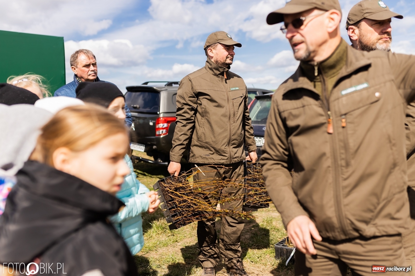 Zdjęcie w galerii na portalu naszraciborz.pl: Oaza zamiast wysypiska. Wiosenne sadzenie drzewek w Krowiarkach [FOTO i WIDEO] wiadomości z regionu