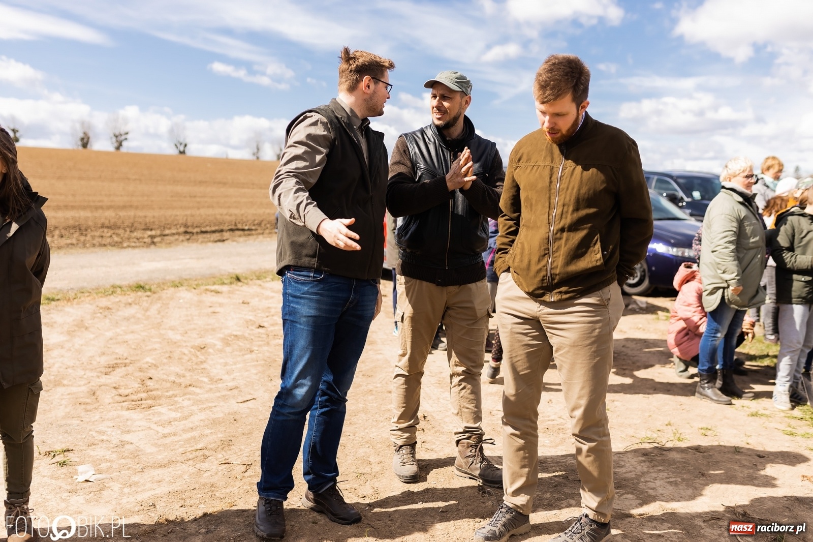 Zdjęcie w galerii na portalu naszraciborz.pl: Oaza zamiast wysypiska. Wiosenne sadzenie drzewek w Krowiarkach [FOTO i WIDEO] wiadomości z regionu