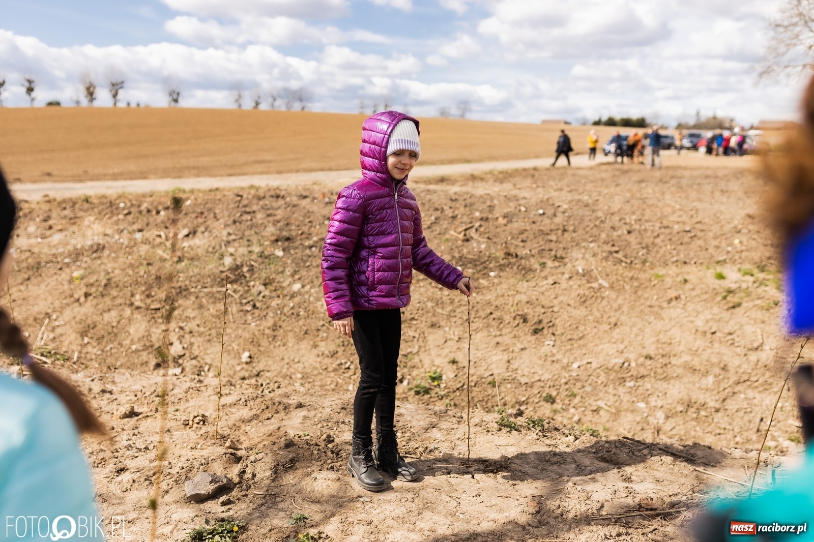 Zdjęcie w galerii na portalu naszraciborz.pl: Oaza zamiast wysypiska. Wiosenne sadzenie drzewek w Krowiarkach [FOTO i WIDEO] wiadomości z regionu