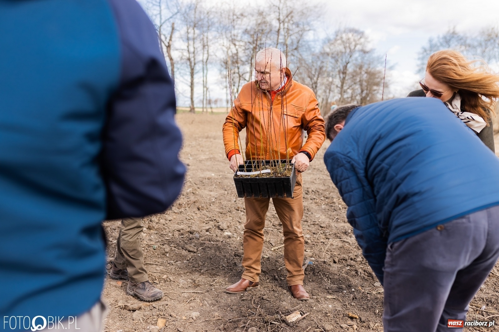 Zdjęcie w galerii na portalu naszraciborz.pl: Oaza zamiast wysypiska. Wiosenne sadzenie drzewek w Krowiarkach [FOTO i WIDEO] wiadomości z regionu
