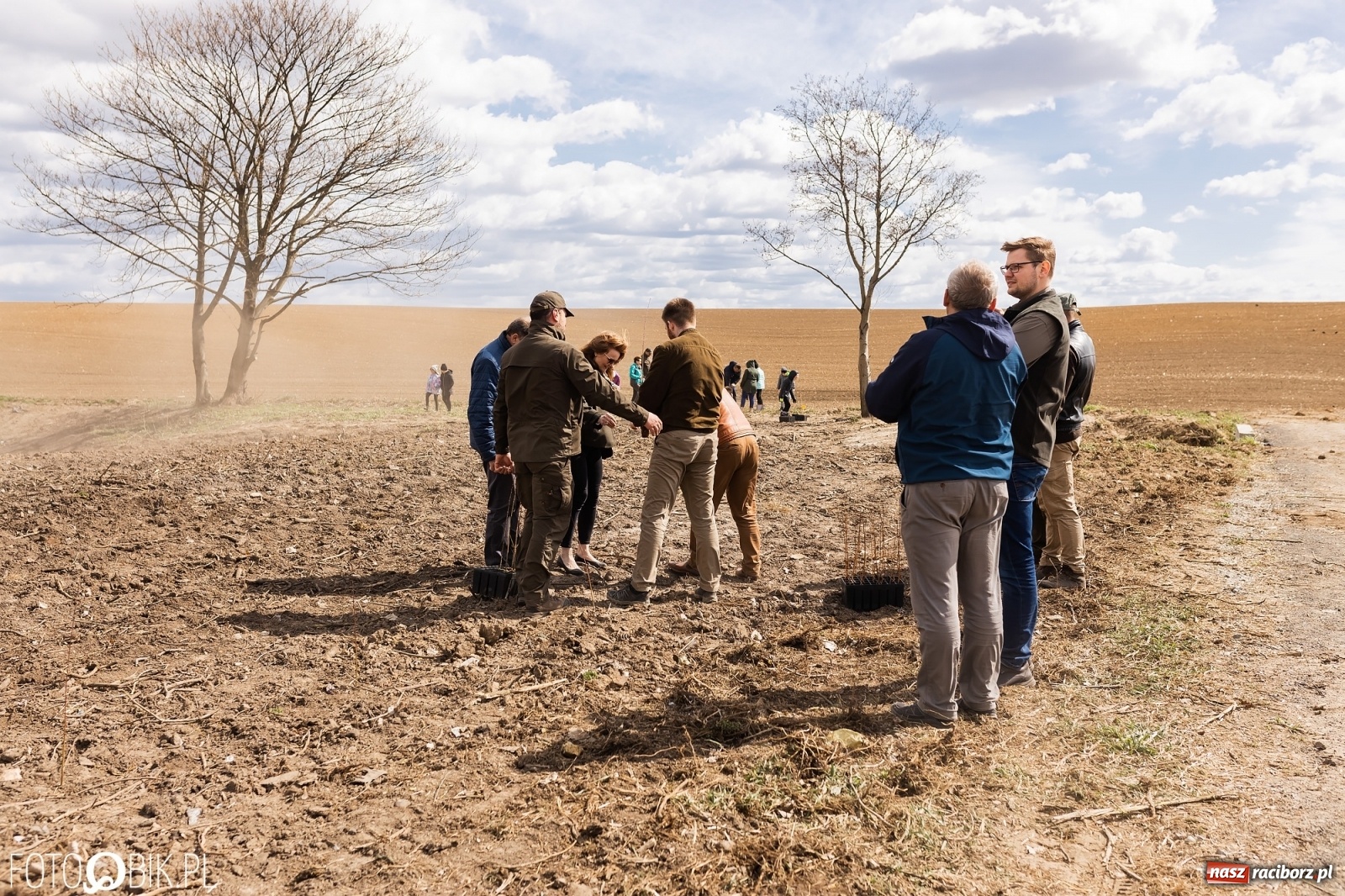 Zdjęcie w galerii na portalu naszraciborz.pl: Oaza zamiast wysypiska. Wiosenne sadzenie drzewek w Krowiarkach [FOTO i WIDEO] wiadomości z regionu