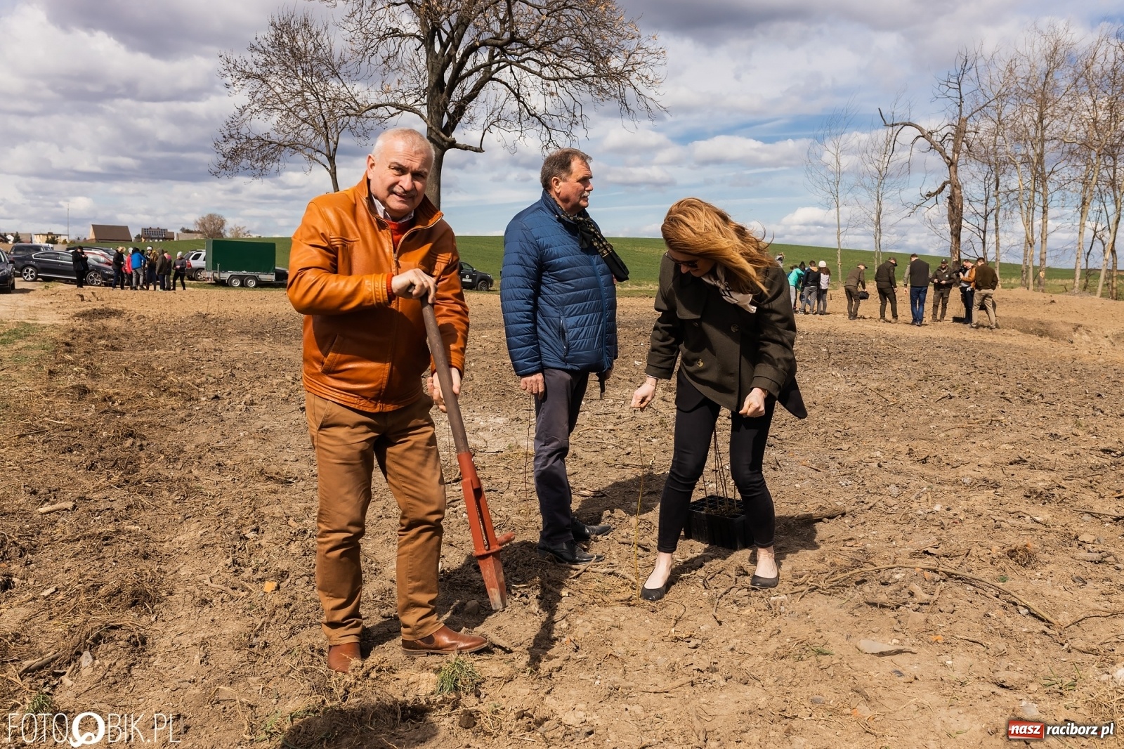 Zdjęcie w galerii na portalu naszraciborz.pl: Oaza zamiast wysypiska. Wiosenne sadzenie drzewek w Krowiarkach [FOTO i WIDEO] wiadomości z regionu