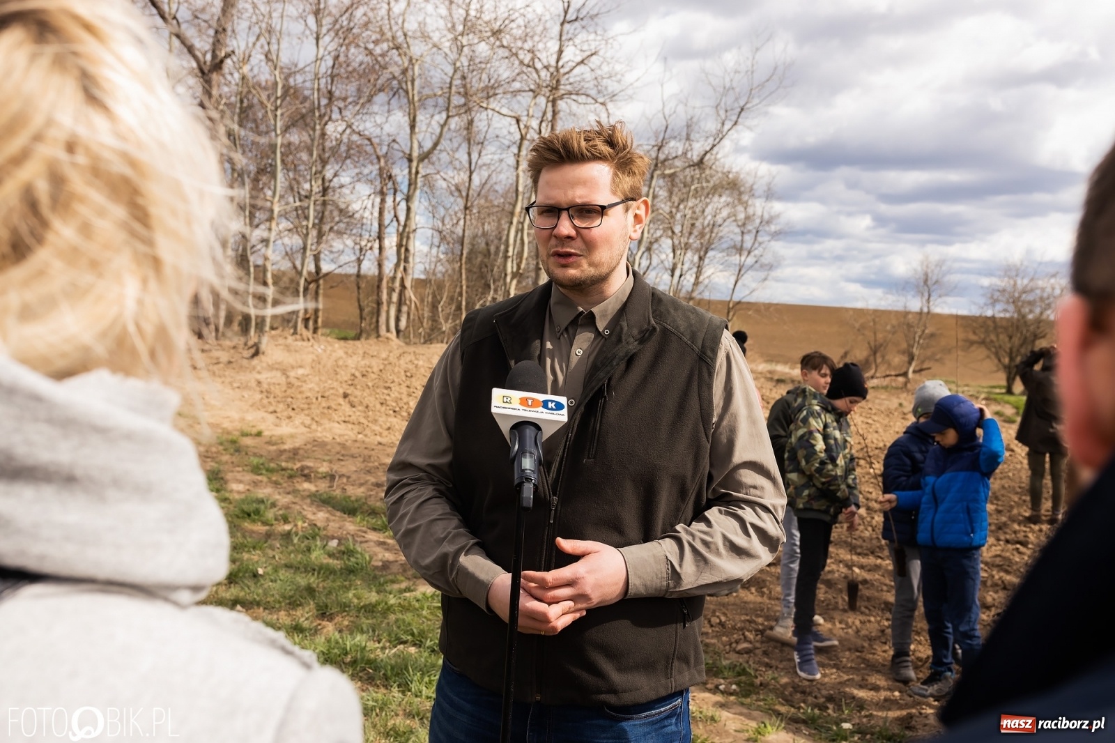 Zdjęcie w galerii na portalu naszraciborz.pl: Oaza zamiast wysypiska. Wiosenne sadzenie drzewek w Krowiarkach [FOTO i WIDEO] wiadomości z regionu