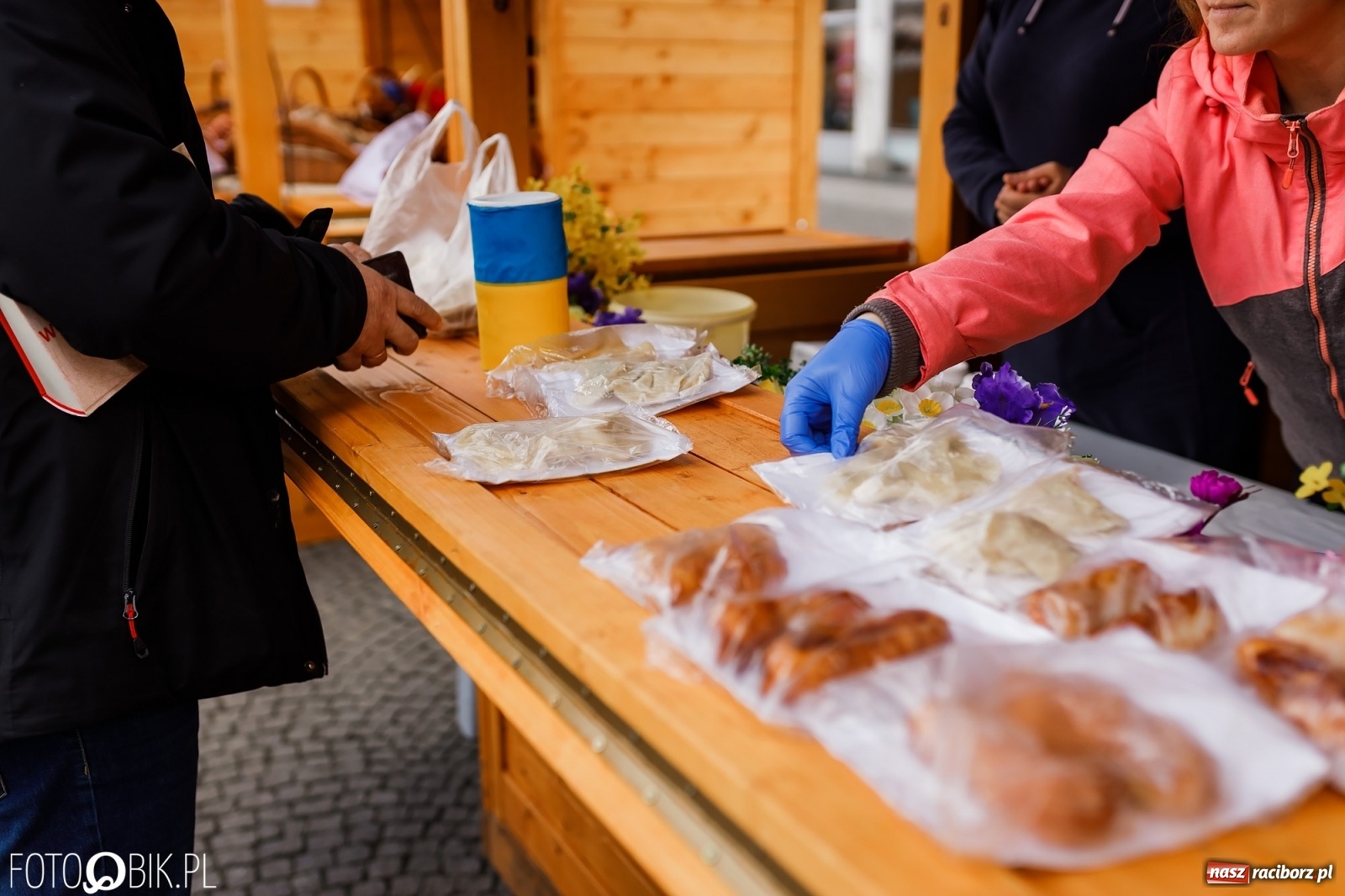 Zdjęcie w galerii na portalu naszraciborz.pl: Ruszył wiosenny raciborski jarmark wielkanocny [SPACER WIDEO] wiadomości z regionu