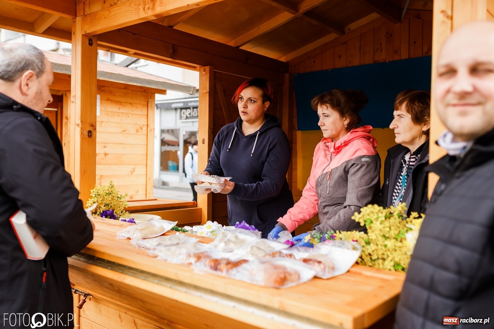 Zdjęcie w galerii na portalu naszraciborz.pl: Ruszył wiosenny raciborski jarmark wielkanocny [SPACER WIDEO] wiadomości z regionu