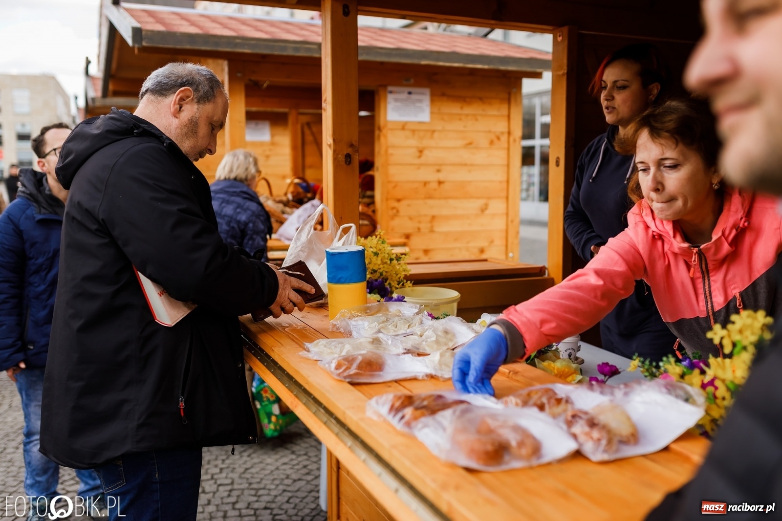 Zdjęcie w galerii na portalu naszraciborz.pl: Ruszył wiosenny raciborski jarmark wielkanocny [SPACER WIDEO] wiadomości z regionu