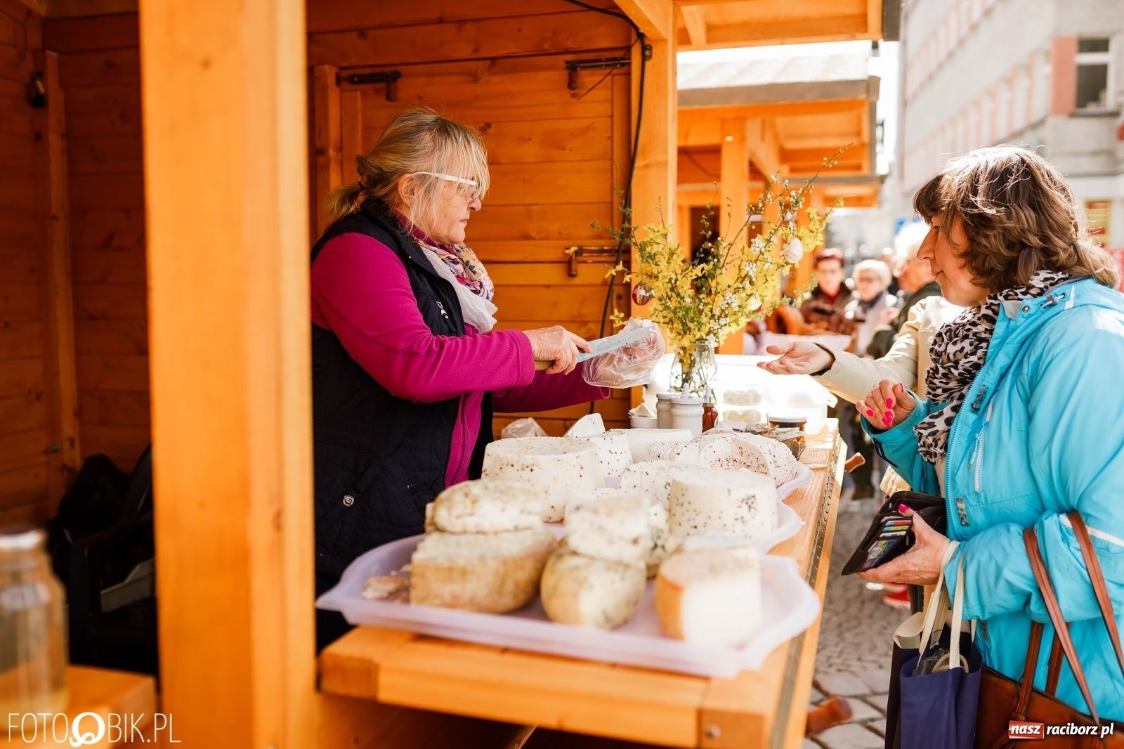 Zdjęcie w galerii na portalu naszraciborz.pl: Ruszył wiosenny raciborski jarmark wielkanocny [SPACER WIDEO] wiadomości z regionu