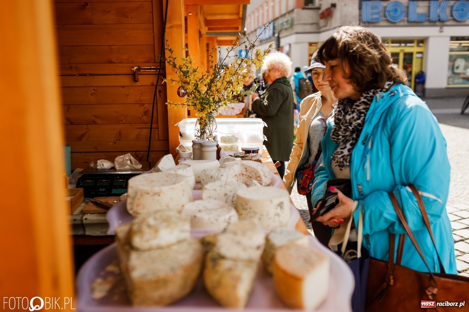 Zdjęcie w galerii na portalu naszraciborz.pl: Ruszył wiosenny raciborski jarmark wielkanocny [SPACER WIDEO] wiadomości z regionu