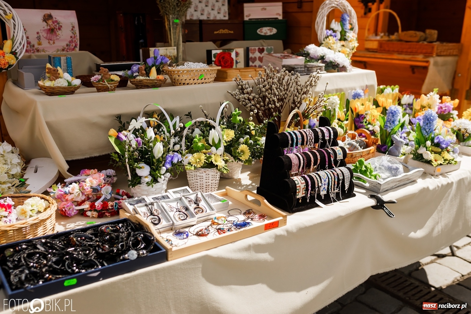 Zdjęcie w galerii na portalu naszraciborz.pl: Ruszył wiosenny raciborski jarmark wielkanocny [SPACER WIDEO] wiadomości z regionu
