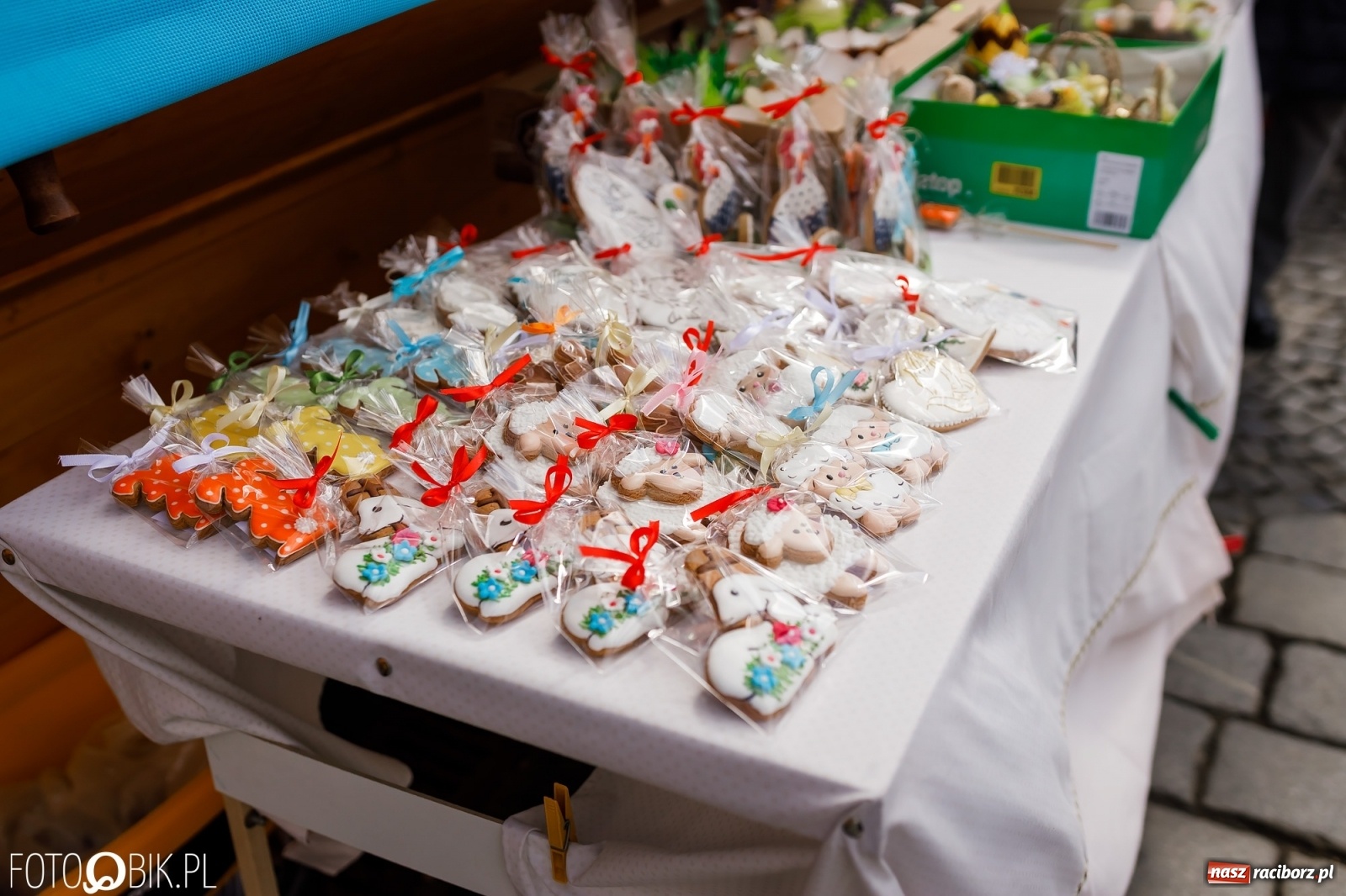 Zdjęcie w galerii na portalu naszraciborz.pl: Ruszył wiosenny raciborski jarmark wielkanocny [SPACER WIDEO] wiadomości z regionu