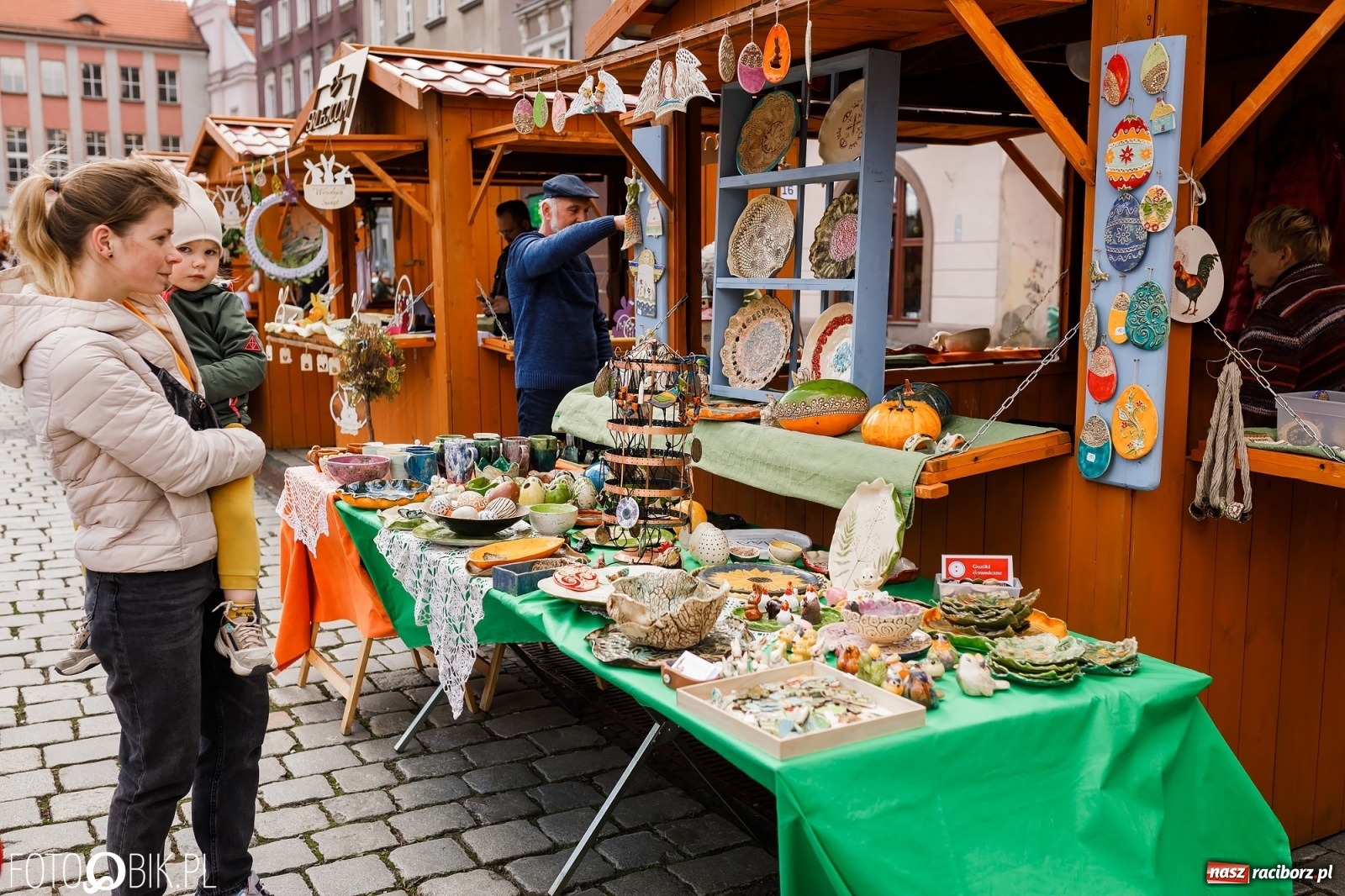 Zdjęcie w galerii na portalu naszraciborz.pl: Ruszył wiosenny raciborski jarmark wielkanocny [SPACER WIDEO] wiadomości z regionu