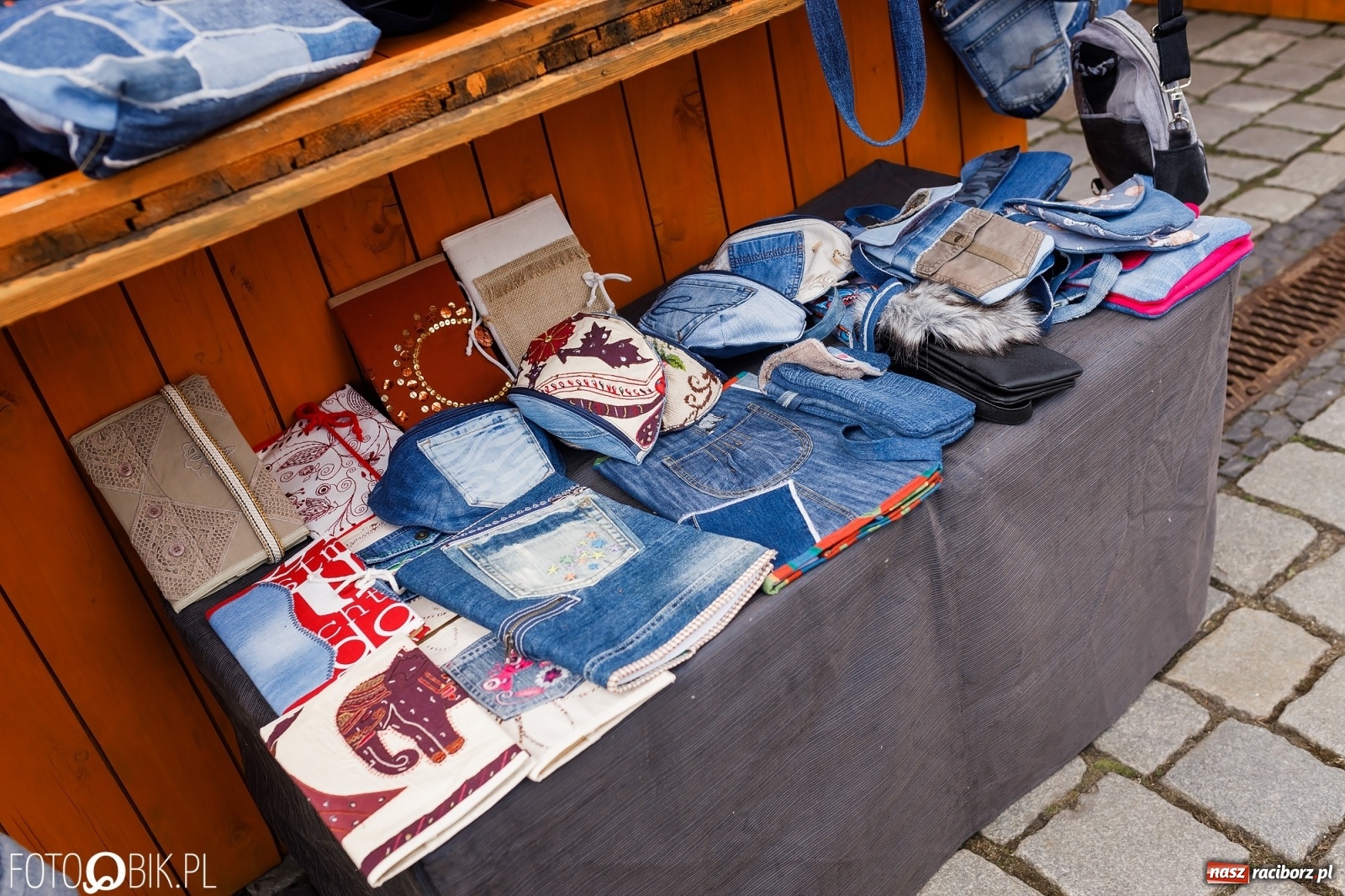 Zdjęcie w galerii na portalu naszraciborz.pl: Ruszył wiosenny raciborski jarmark wielkanocny [SPACER WIDEO] wiadomości z regionu