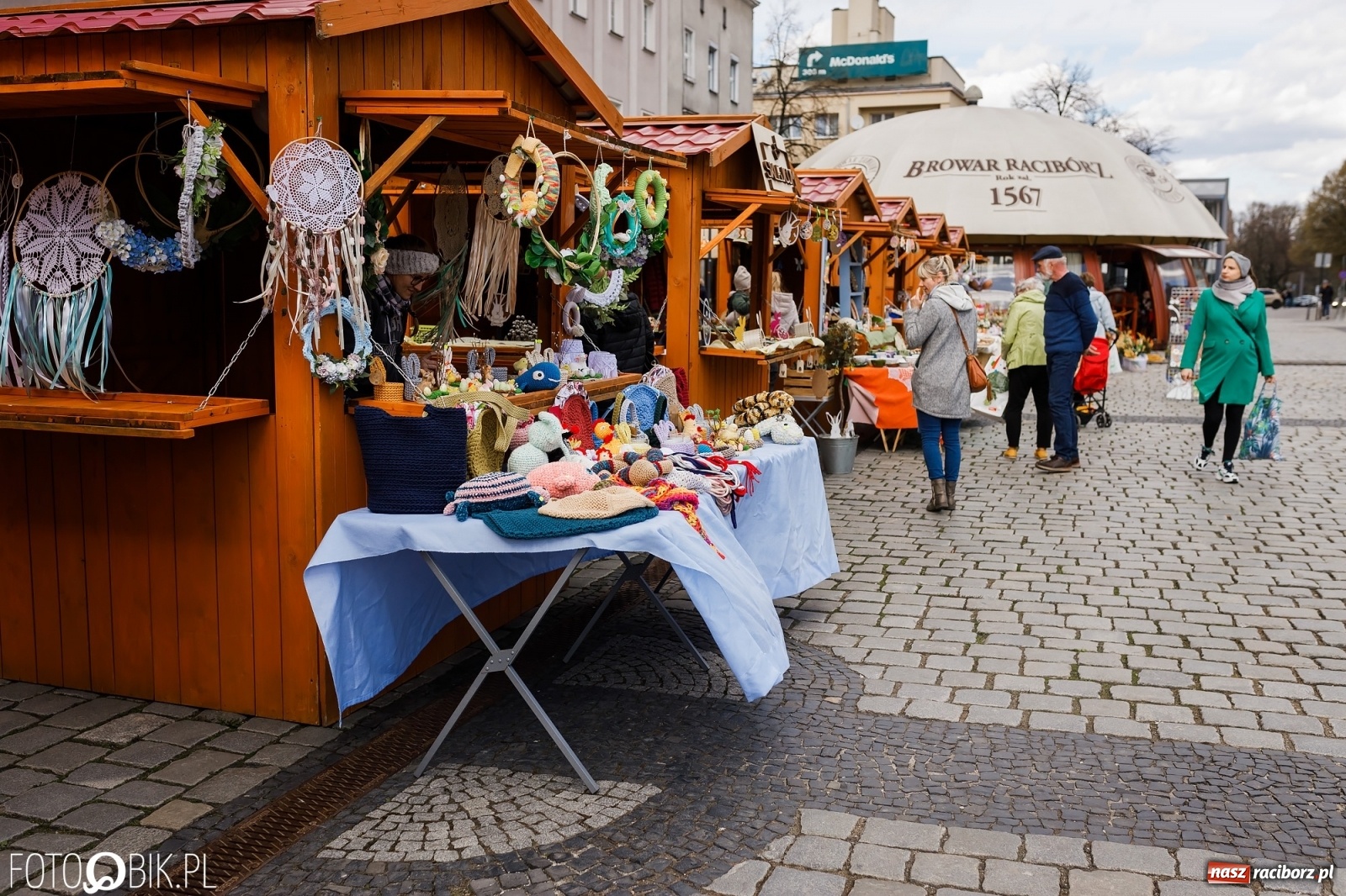 Zdjęcie w galerii na portalu naszraciborz.pl: Ruszył wiosenny raciborski jarmark wielkanocny [SPACER WIDEO] wiadomości z regionu
