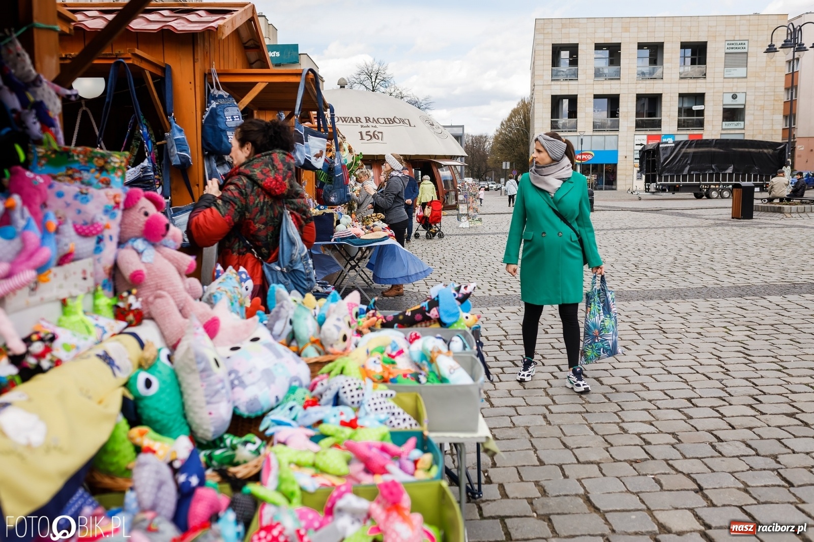 Zdjęcie w galerii na portalu naszraciborz.pl: Ruszył wiosenny raciborski jarmark wielkanocny [SPACER WIDEO] wiadomości z regionu