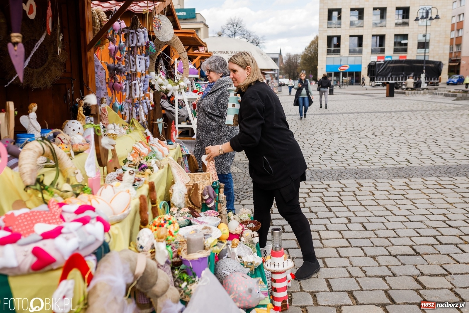 Zdjęcie w galerii na portalu naszraciborz.pl: Ruszył wiosenny raciborski jarmark wielkanocny [SPACER WIDEO] wiadomości z regionu