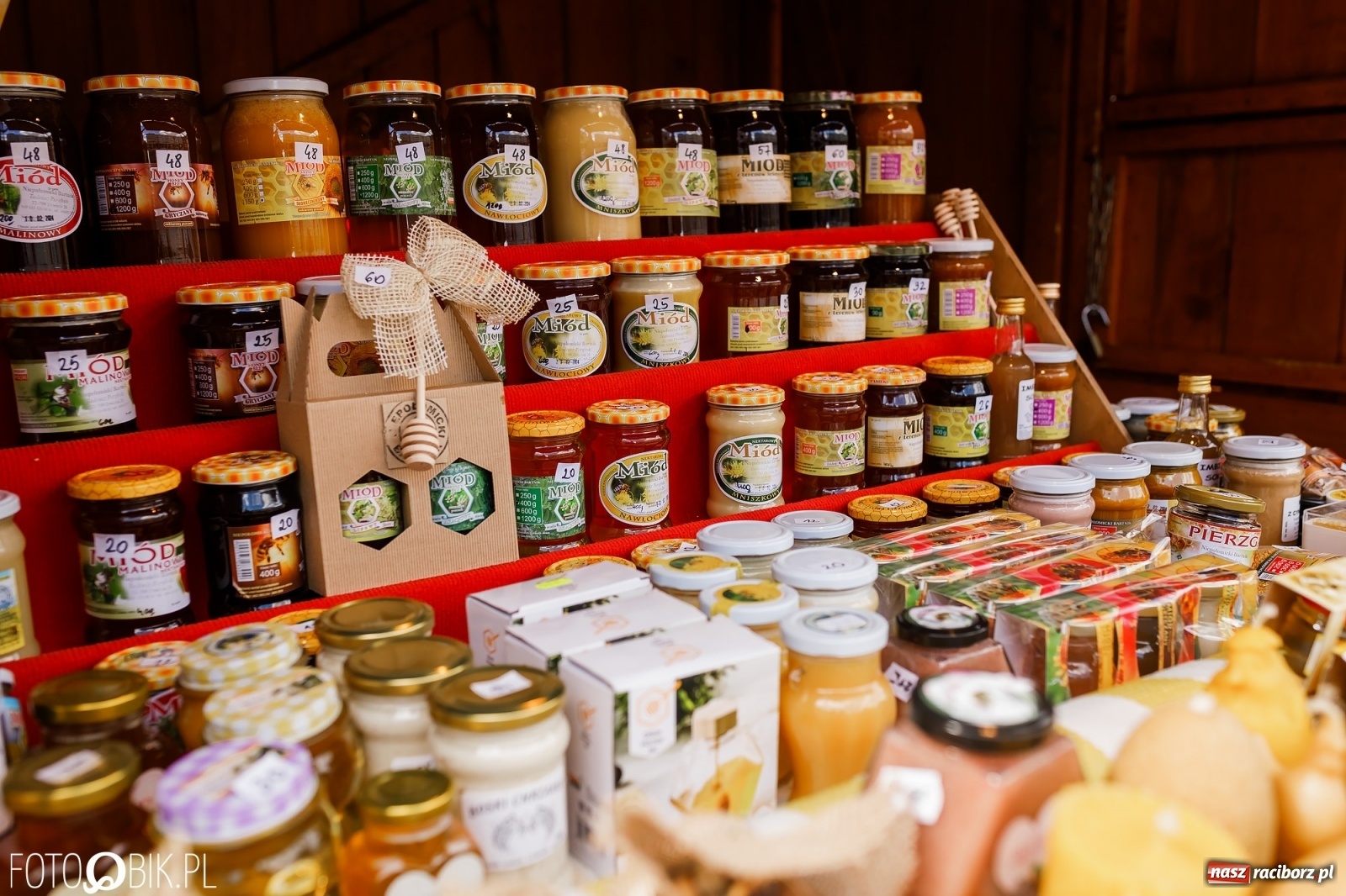 Zdjęcie w galerii na portalu naszraciborz.pl: Ruszył wiosenny raciborski jarmark wielkanocny [SPACER WIDEO] wiadomości z regionu