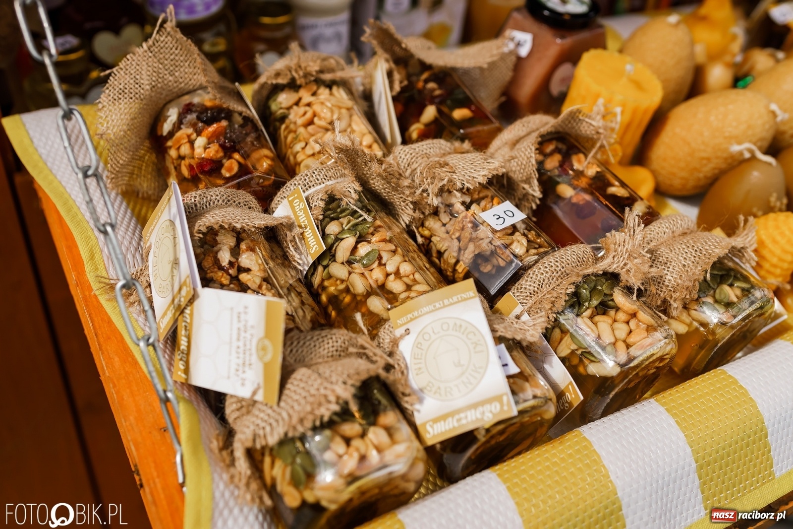 Zdjęcie w galerii na portalu naszraciborz.pl: Ruszył wiosenny raciborski jarmark wielkanocny [SPACER WIDEO] wiadomości z regionu