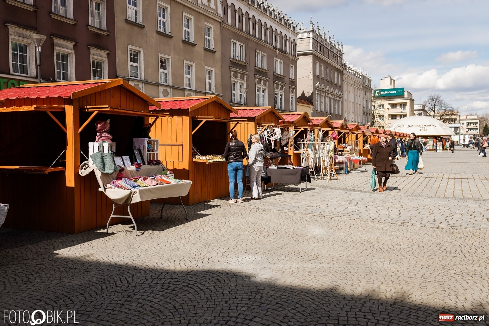 Zdjęcie w galerii na portalu naszraciborz.pl: Ruszył wiosenny raciborski jarmark wielkanocny [SPACER WIDEO] wiadomości z regionu