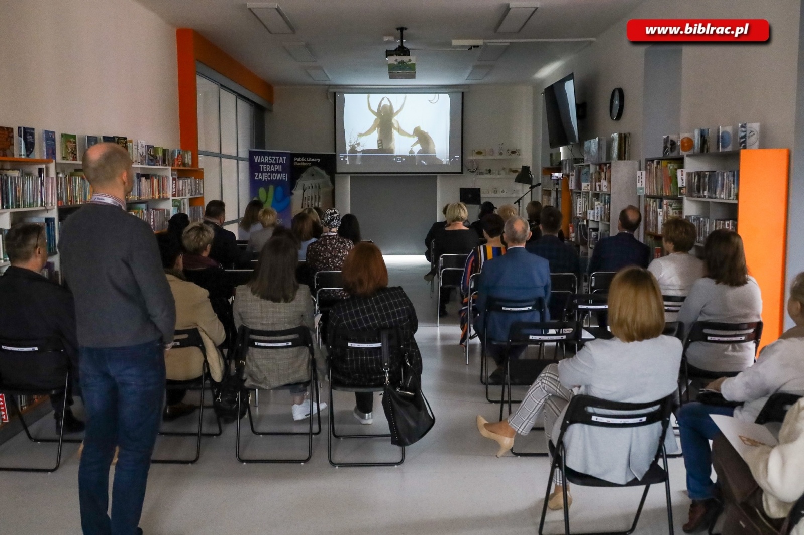 Zdjęcie w galerii na portalu naszraciborz.pl: W bibliotece rozmawiano o problemach osób z niepełnosprawnościami wiadomości z regionu
