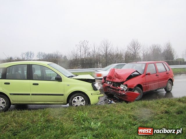 Zdjęcie w galerii na portalu naszraciborz.pl: Czołowe zderzenie na Piaskowej wiadomości z regionu