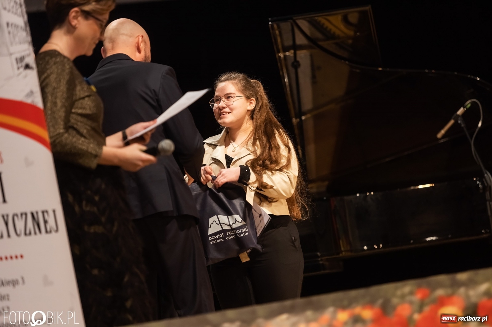 Zdjęcie w galerii na portalu naszraciborz.pl: Koncert laureatów konkursu piosenki hiszpańskojęzycznej wiadomości z regionu