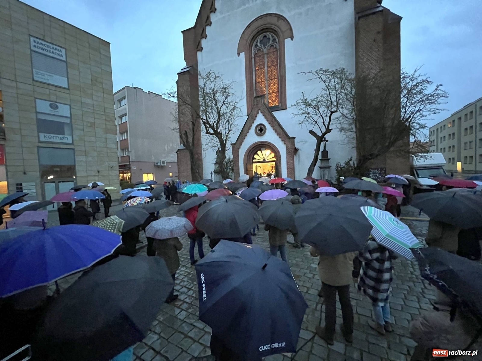 Zdjęcie w galerii na portalu naszraciborz.pl: Droga Krzyżowa ulicami Raciborza [FOTO i WIDEO] wiadomości z regionu