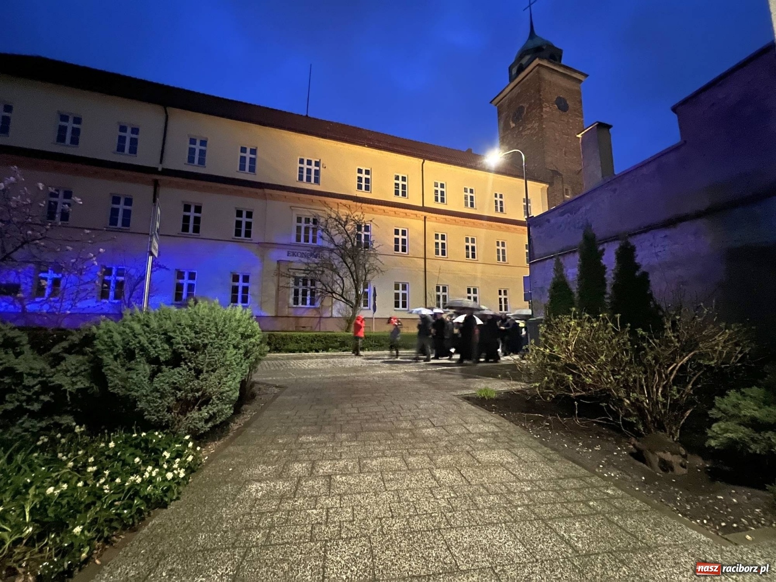 Zdjęcie w galerii na portalu naszraciborz.pl: Droga Krzyżowa ulicami Raciborza [FOTO i WIDEO] wiadomości z regionu