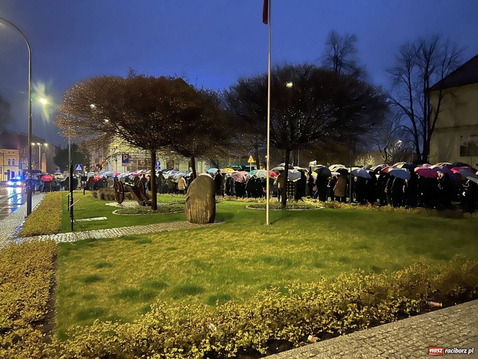 Zdjęcie w galerii na portalu naszraciborz.pl: Droga Krzyżowa ulicami Raciborza [FOTO i WIDEO] wiadomości z regionu