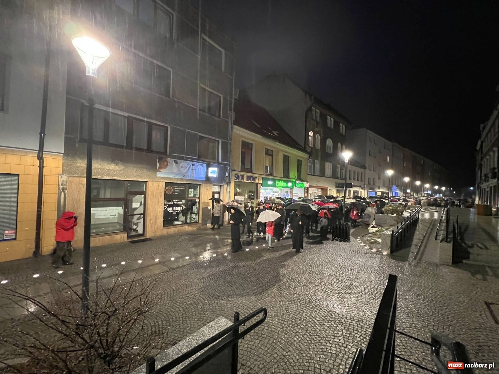 Zdjęcie w galerii na portalu naszraciborz.pl: Droga Krzyżowa ulicami Raciborza [FOTO i WIDEO] wiadomości z regionu
