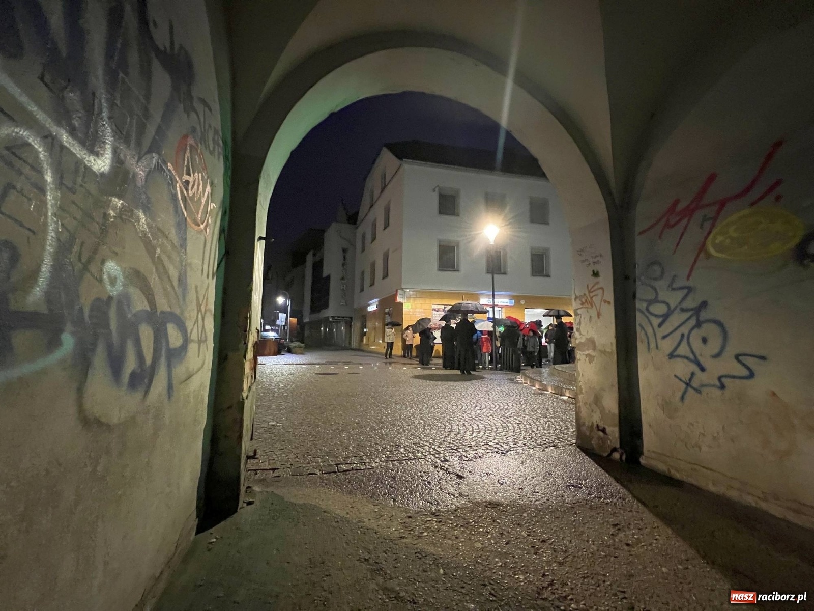 Zdjęcie w galerii na portalu naszraciborz.pl: Droga Krzyżowa ulicami Raciborza [FOTO i WIDEO] wiadomości z regionu