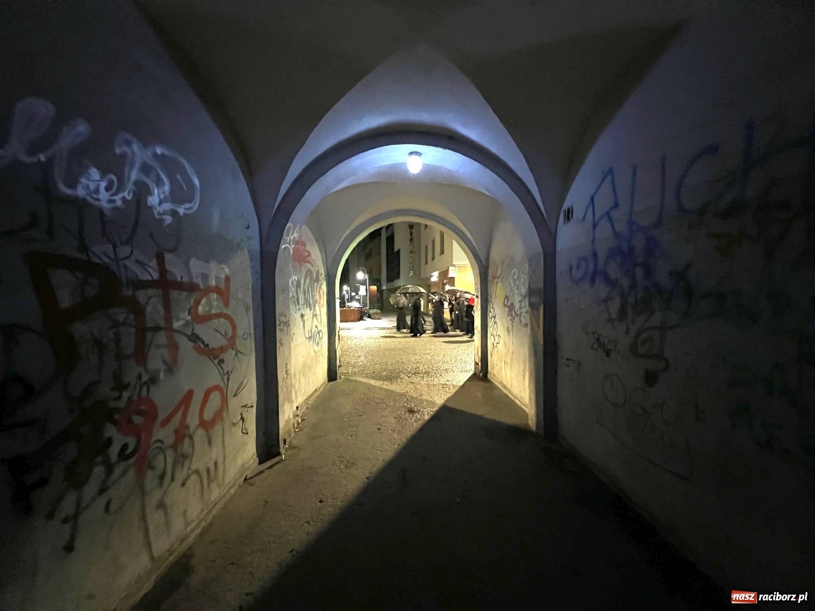 Zdjęcie w galerii na portalu naszraciborz.pl: Droga Krzyżowa ulicami Raciborza [FOTO i WIDEO] wiadomości z regionu