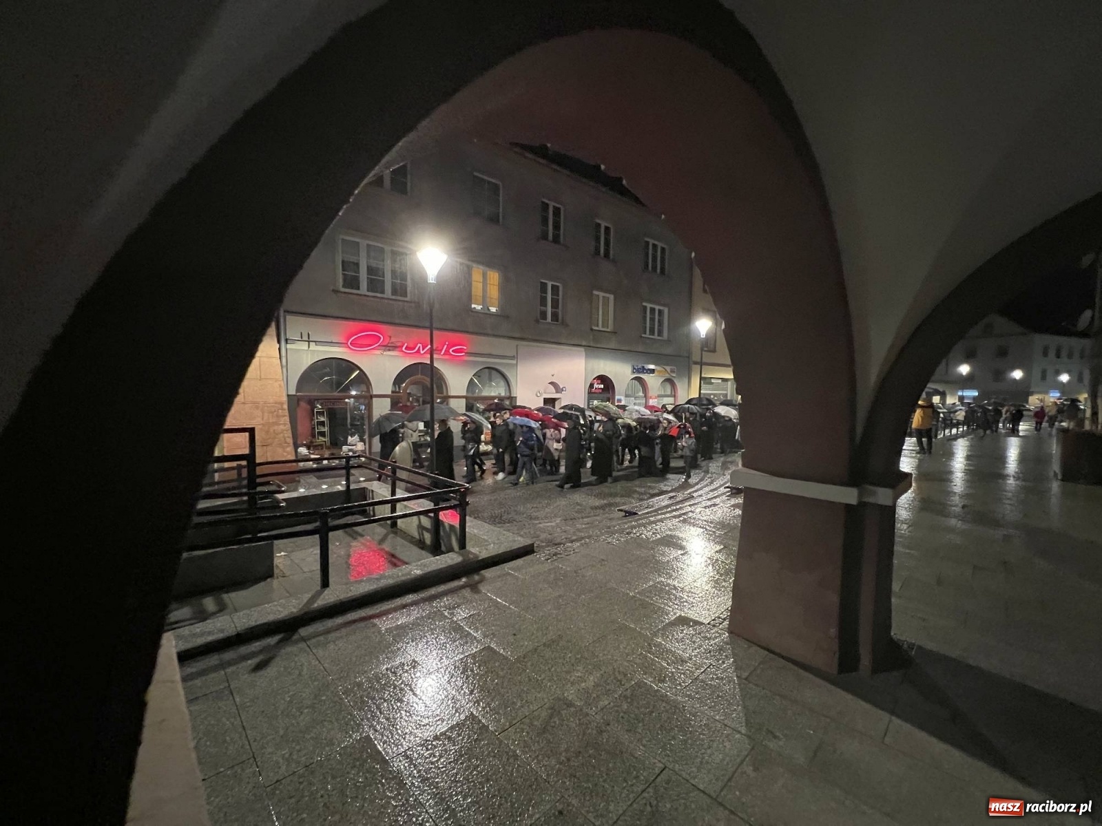 Zdjęcie w galerii na portalu naszraciborz.pl: Droga Krzyżowa ulicami Raciborza [FOTO i WIDEO] wiadomości z regionu