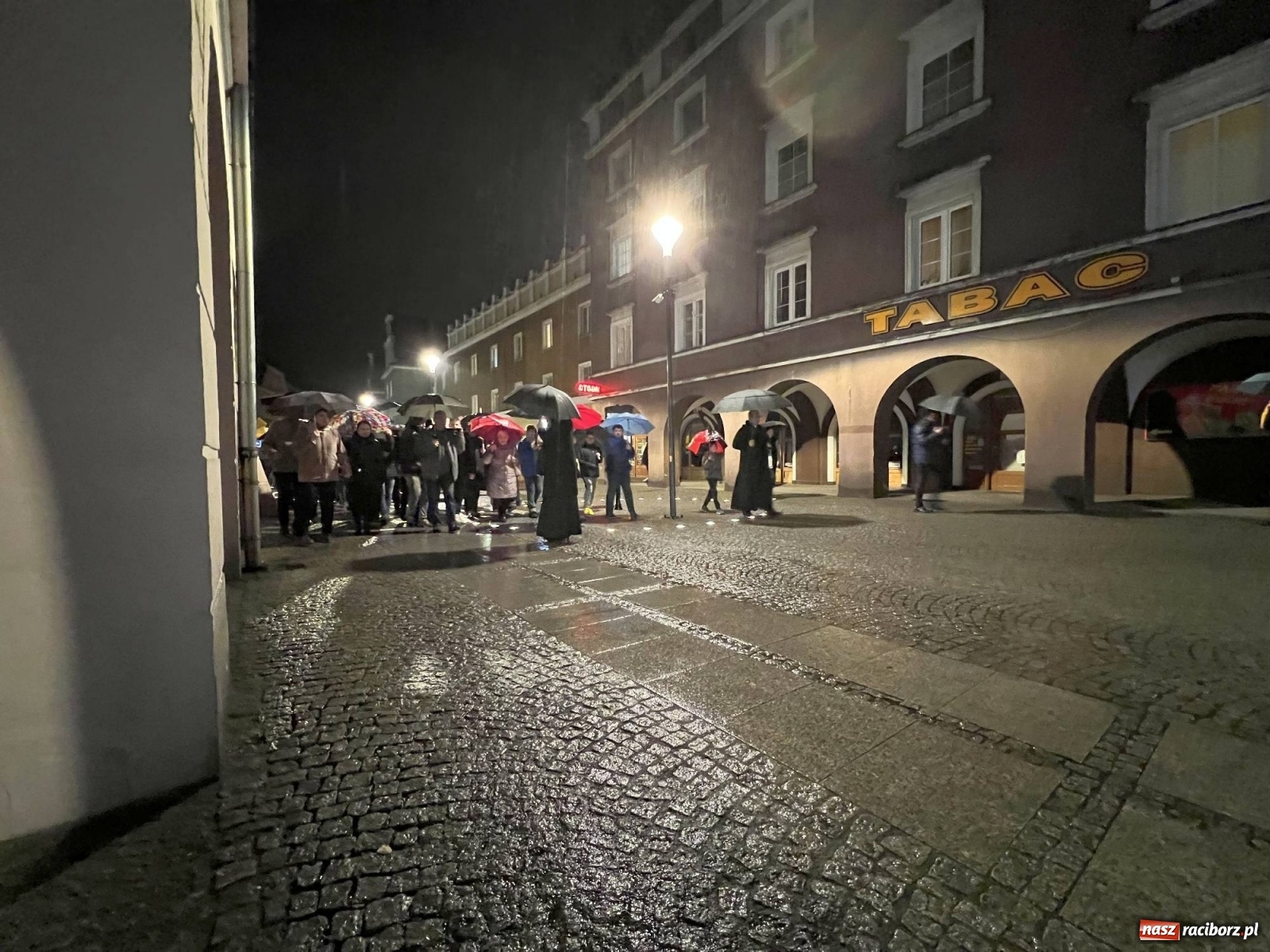 Zdjęcie w galerii na portalu naszraciborz.pl: Droga Krzyżowa ulicami Raciborza [FOTO i WIDEO] wiadomości z regionu