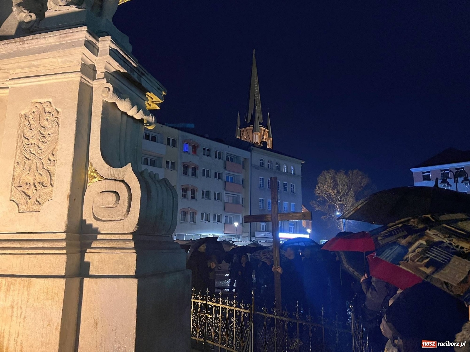 Zdjęcie w galerii na portalu naszraciborz.pl: Droga Krzyżowa ulicami Raciborza [FOTO i WIDEO] wiadomości z regionu