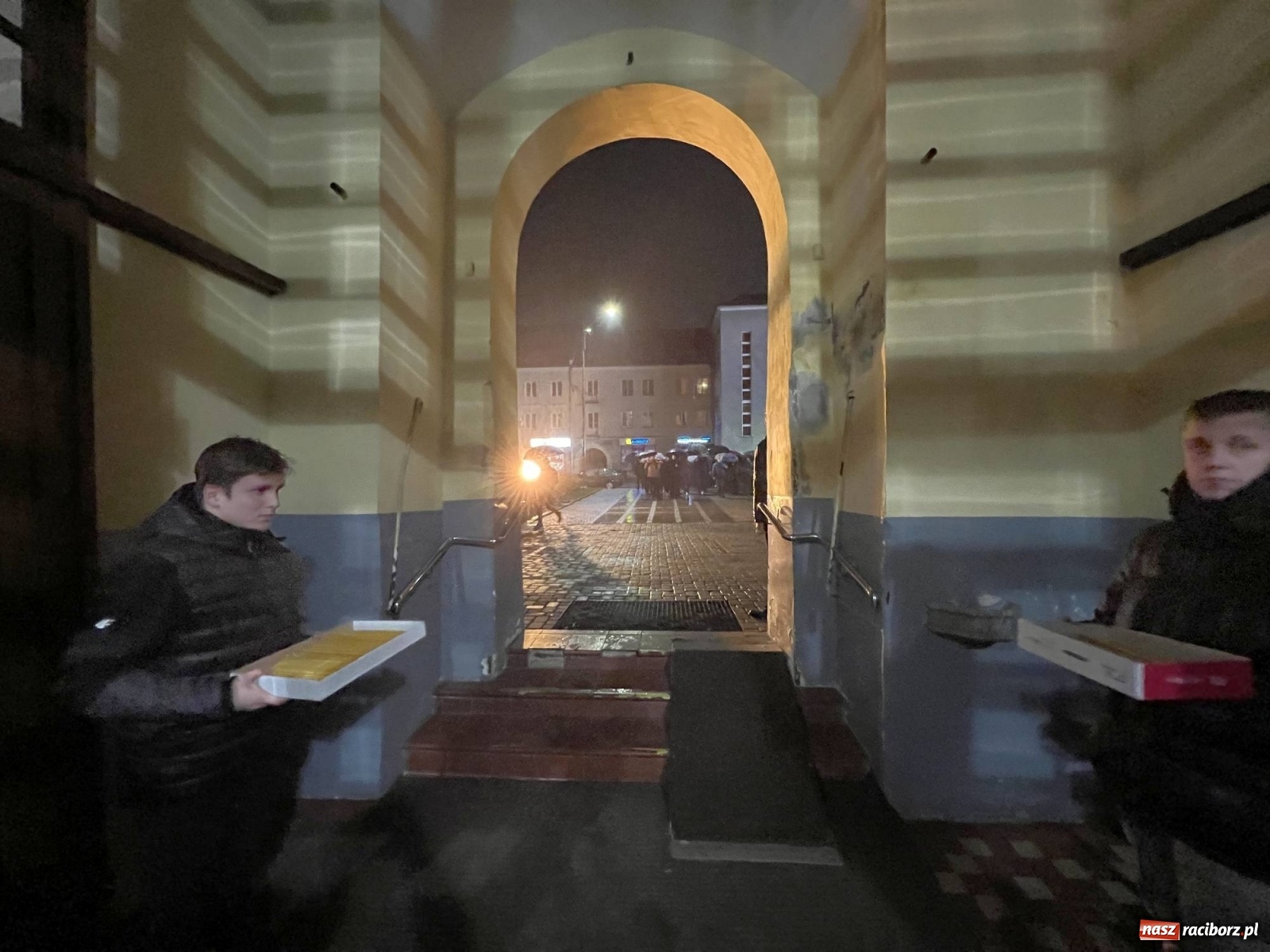 Zdjęcie w galerii na portalu naszraciborz.pl: Droga Krzyżowa ulicami Raciborza [FOTO i WIDEO] wiadomości z regionu