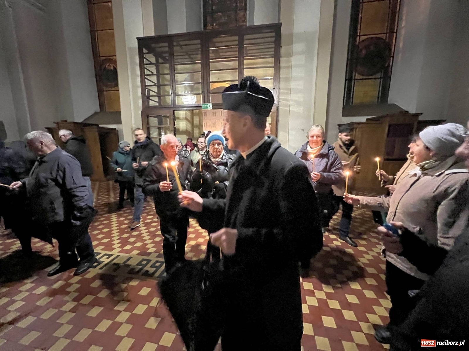 Zdjęcie w galerii na portalu naszraciborz.pl: Droga Krzyżowa ulicami Raciborza [FOTO i WIDEO] wiadomości z regionu