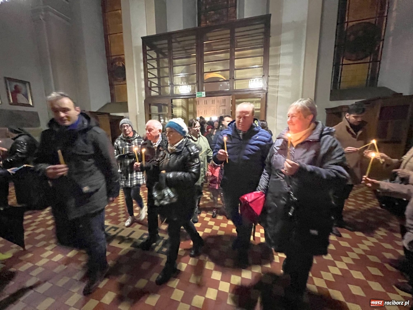 Zdjęcie w galerii na portalu naszraciborz.pl: Droga Krzyżowa ulicami Raciborza [FOTO i WIDEO] wiadomości z regionu