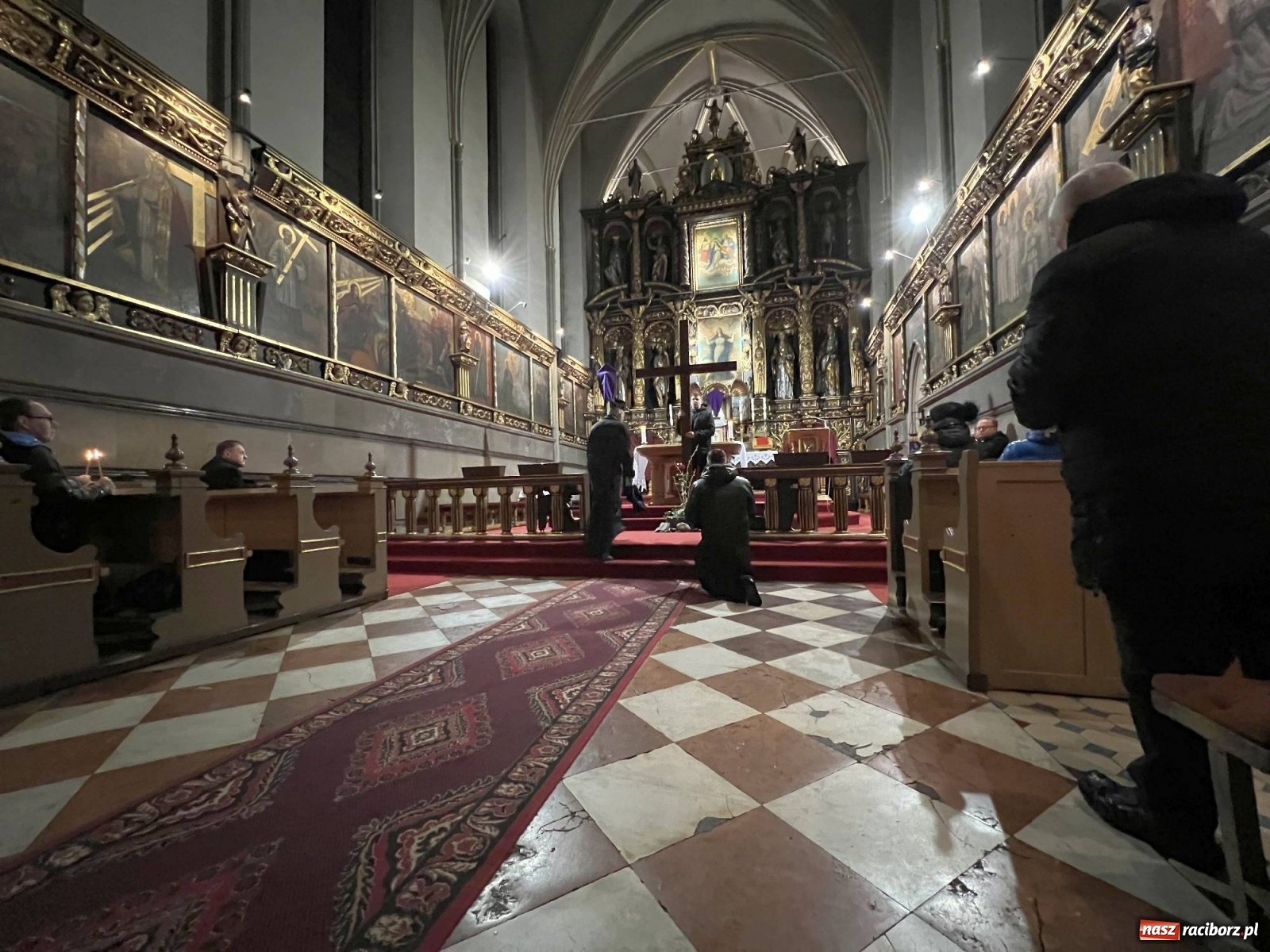 Zdjęcie w galerii na portalu naszraciborz.pl: Droga Krzyżowa ulicami Raciborza [FOTO i WIDEO] wiadomości z regionu