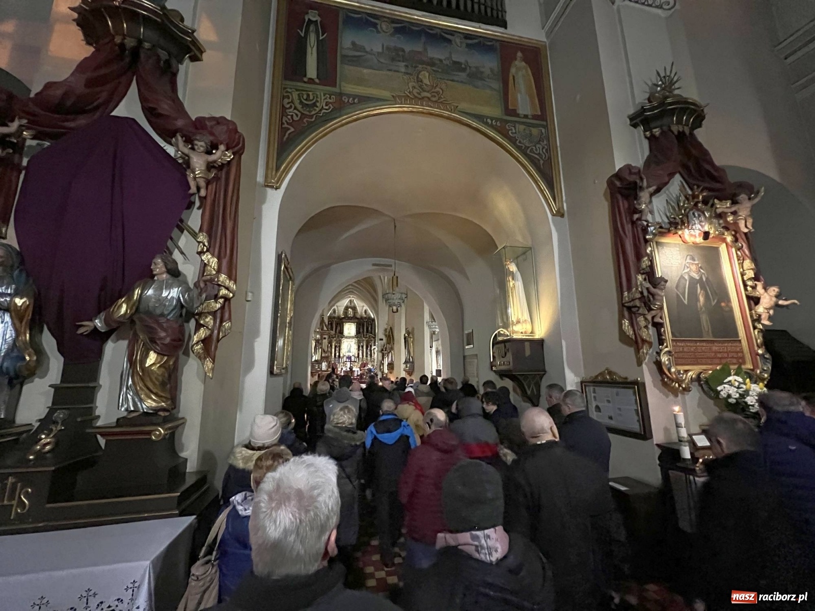 Zdjęcie w galerii na portalu naszraciborz.pl: Droga Krzyżowa ulicami Raciborza [FOTO i WIDEO] wiadomości z regionu