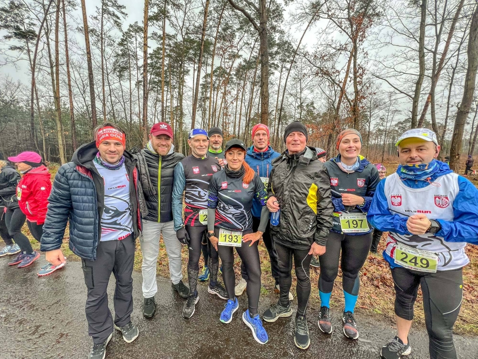 Zdjęcie w galerii na portalu naszraciborz.pl: Kuźniański Półmaraton Leśny. Były prezydent Raciborza pobiegł na swoje 80. urodziny [FOTO i WIDEO] wiadomości z regionu