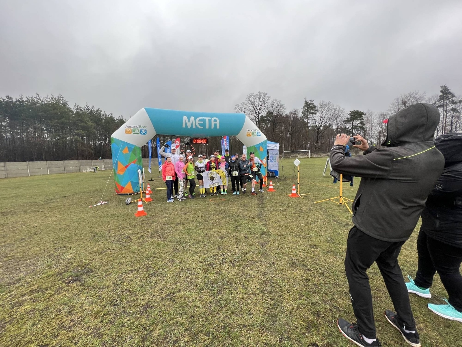 Zdjęcie w galerii na portalu naszraciborz.pl: Kuźniański Półmaraton Leśny. Były prezydent Raciborza pobiegł na swoje 80. urodziny [FOTO i WIDEO] wiadomości z regionu