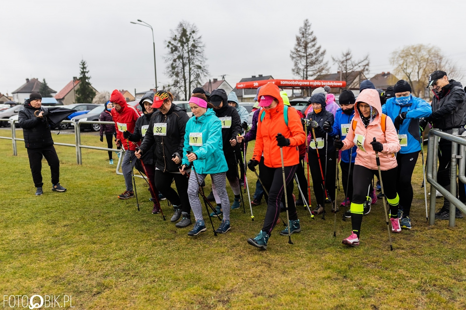 Zdjęcie w galerii na portalu naszraciborz.pl: Kuźniański Półmaraton Leśny. Były prezydent Raciborza pobiegł na swoje 80. urodziny [FOTO i WIDEO] wiadomości z regionu
