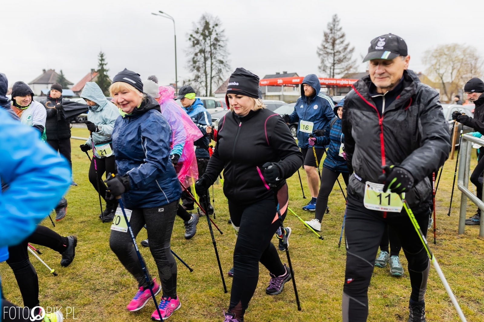 Zdjęcie w galerii na portalu naszraciborz.pl: Kuźniański Półmaraton Leśny. Były prezydent Raciborza pobiegł na swoje 80. urodziny [FOTO i WIDEO] wiadomości z regionu