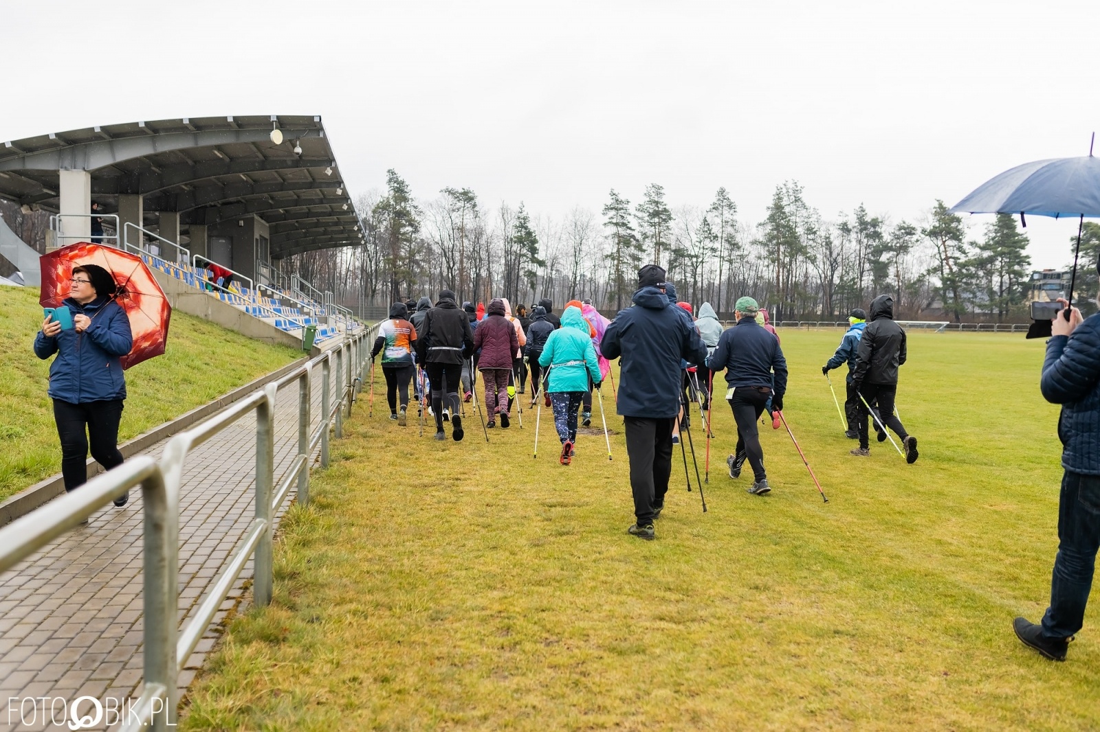 Zdjęcie w galerii na portalu naszraciborz.pl: Kuźniański Półmaraton Leśny. Były prezydent Raciborza pobiegł na swoje 80. urodziny [FOTO i WIDEO] wiadomości z regionu