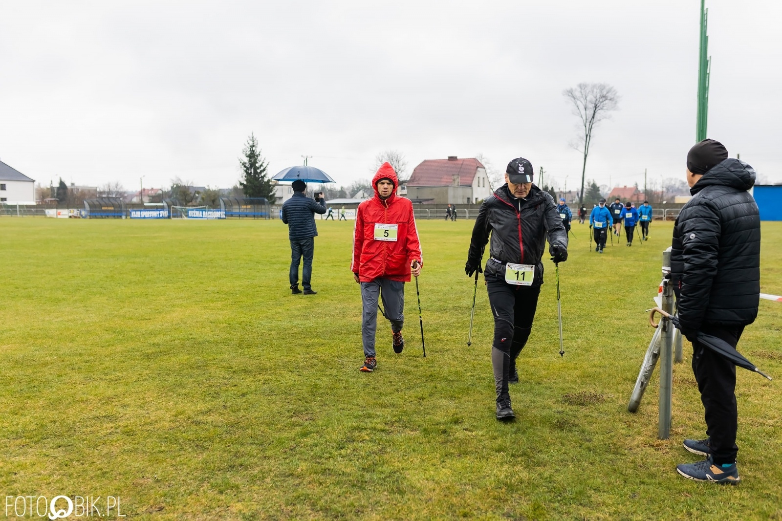 Zdjęcie w galerii na portalu naszraciborz.pl: Kuźniański Półmaraton Leśny. Były prezydent Raciborza pobiegł na swoje 80. urodziny [FOTO i WIDEO] wiadomości z regionu